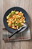 A chickpea salad with peppers and coriander