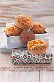 Mandarin muffins topped with brittle