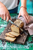 Lupinen-Chia-Brot mit Buttermilch