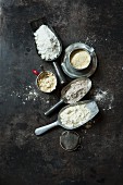 Low-carb flour substitutes (coconut flour, linseed flour, almond flour, soya flour, protein powder)