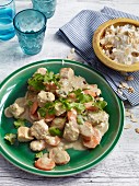 Quick and easy turkey and almond curry with yoghurt