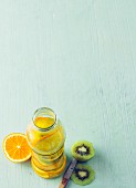Flavoured Water mit Orange und Kiwi