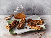 Crunchy protein bars with hemp and sweet lupin