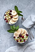 Yoghurt muesli with cranberries and pistachios