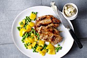 Marinated neck steaks with yellow pepper and peas