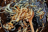 Fried onions with sesame seeds - a Korean remedy for earache