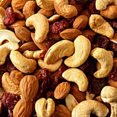 Trial mix with cashews, cranberries, and almonds