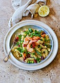 Fusilli mit Erbsen, Garnelen und Chorizo