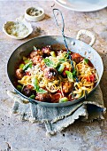 Spaghetti mit Schweinefleisch-Fenchel-Hackbällchen