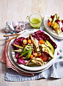 Salat mit gebratenem Fenchel, Radicchio, Avocado und Tomaten