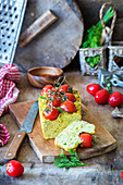 Hähnchenhackbraten mit Kirschtomaten