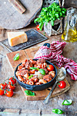 Pasta mit Fleischbällchen und Tomatensauce