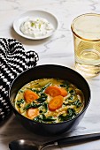 Spinach curry with carrots and red lentils