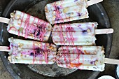 Colourful popsicles with oats