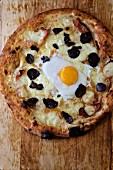 Pizza with fried egg and black truffle (seen from above)