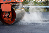Road-laying roller