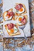 Pita bread served with fried eggs and bacon
