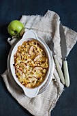 Pasta bake with apple slices