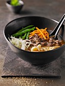 Gemüsesuppe mit Rindfleisch und Spätzle (Asien)