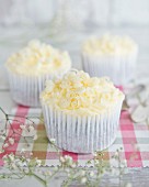 Cupcakes with white chocolate frosting