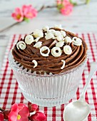 Cupcakes with chocolate cream and white chocolate rolls