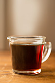 Schwarzer Kaffee im Glas