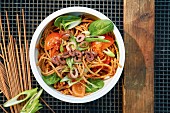 Spelt noodles with spinach, olives and tomatoes