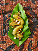 Geröstete Bananen mit Kardamom-Zitrus-Sauce (Tonga, Ozeanien)
