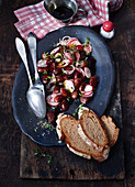 Runner bean salad with radishes, onions and country bread