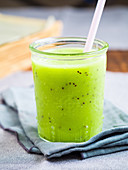 Vegan green smoothie (kiwi, avocado and melon)