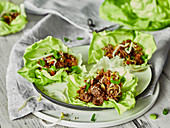Low-carb wraps with lettuce and minced meat (Asia)