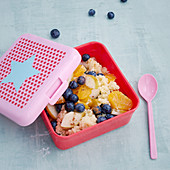 Couscous with fruit for a child to take away