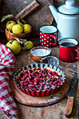 Apple and cranberry pie with thyme