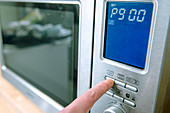 Microwave oven controls