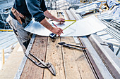 Cutting of zinc plates to cover a roof