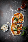 Hausgemachte Pizza Margherita