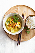 Curried prawns with pineapple and rice