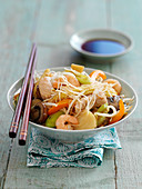 Chow mein with chicken and prawns