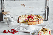 Redcurrant crumble cheesecake