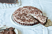 Low-carb fridge tart with chocolate mousse