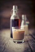 Cold Brew (Kaffeespezialität) mit Mandeldrink