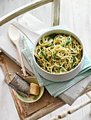 Linguini mit Pesto und grünen Bohnen