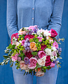 Bunter Strauß aus duftenden Rosen der David-Austin-Wedding-Roses Kollektion