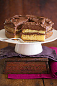 Yellow Cake mit Schokoladenglasur