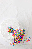 Konfetti Torte mit Marshmallow-Glasur