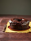 Kakao-Ingwer-Kuchen mit Schokoladenglasur
