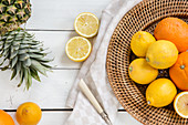 Ananas, Zitronen und Orangen