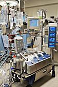 Heart-lung machine for open heart surgery