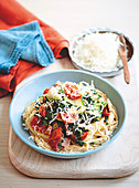 Spaghetti mit Grünkohl und Tomaten