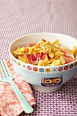 Pasta with ham, peppers and alpine cheese